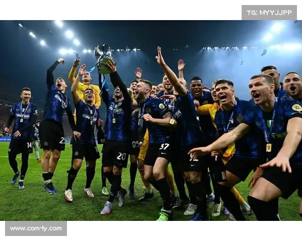 米兰2-2帕尔马，十轮不败继续紧追榜首